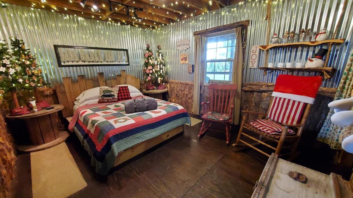 Rural Life On A Real Christmas Tree Farm! Hallmark Experience! Ozark Exterior foto