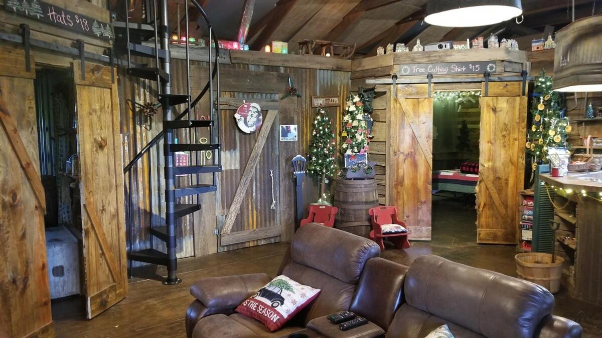 Rural Life On A Real Christmas Tree Farm! Hallmark Experience! Ozark Exterior foto